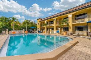 Отель Comfort Inn Sun City Center-Tampa South  Грейтер-Сан-Сентер